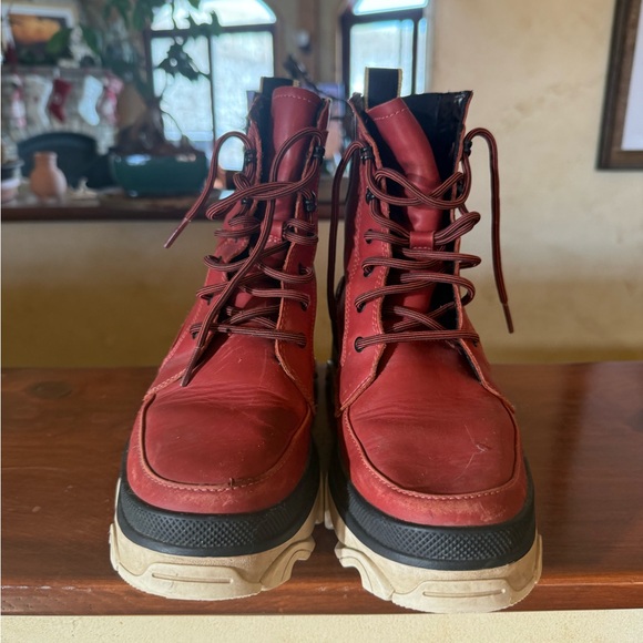 Red Sorel platform boots - Picture 2 of 8